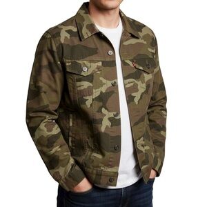 Signature by Levi Strauss Men's Size M Green Camo Field Trucker Jacket